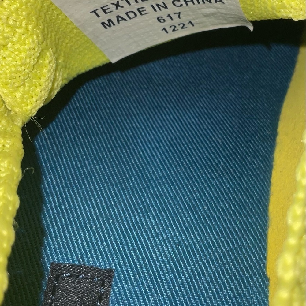 Men’s NWOB Tommy Hilfiger slip on yellow shoes size 8 Slip-On Sneakers - Picture 6 of 6
